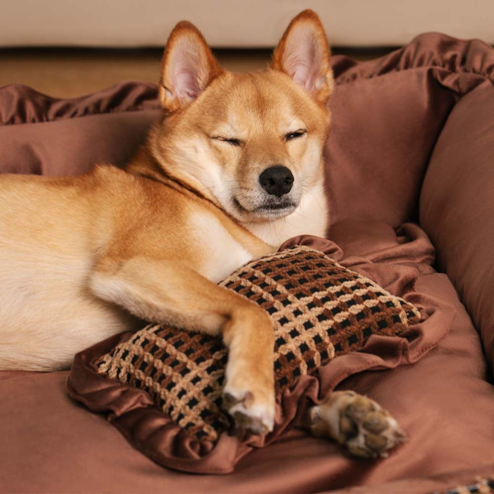 Lit d’oreiller pour chien de traversin confortable lavable à fleurs de luxe classique - Bliss Napper