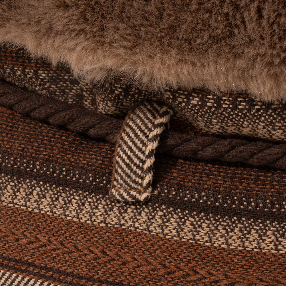 Cama clásica de perros de Donut Jacquard Plush - Snuggle Den