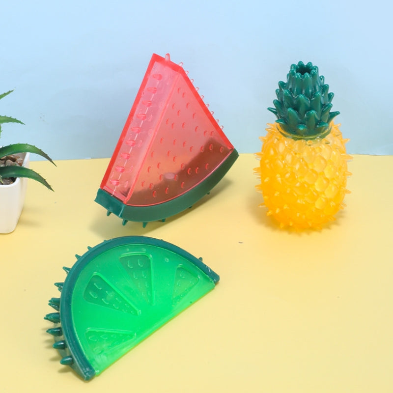 Beißendes, mit Wasser gefülltes Hundespielzeug in gefrorener Fruchtform aus Gummi