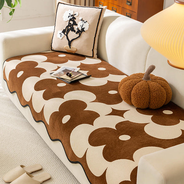 Elegante cubierta de sofá de chenilla floral con borde ondulado