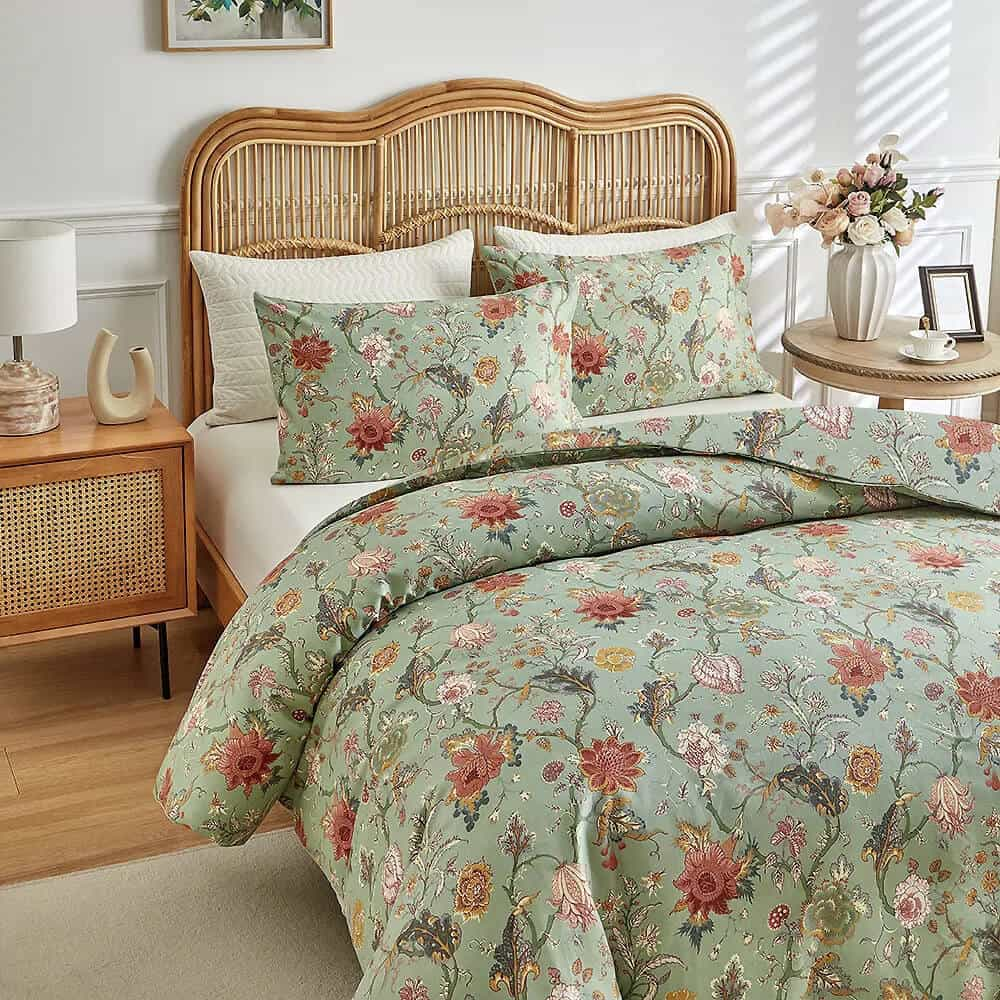 Simplistic Leaf Pattern Skin-Friendly Breathable Comforter Set with Pillowcases