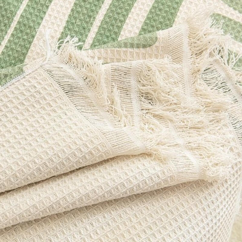 Cover di divano multicolore del modello geometrico - design moderno per una casa elegante