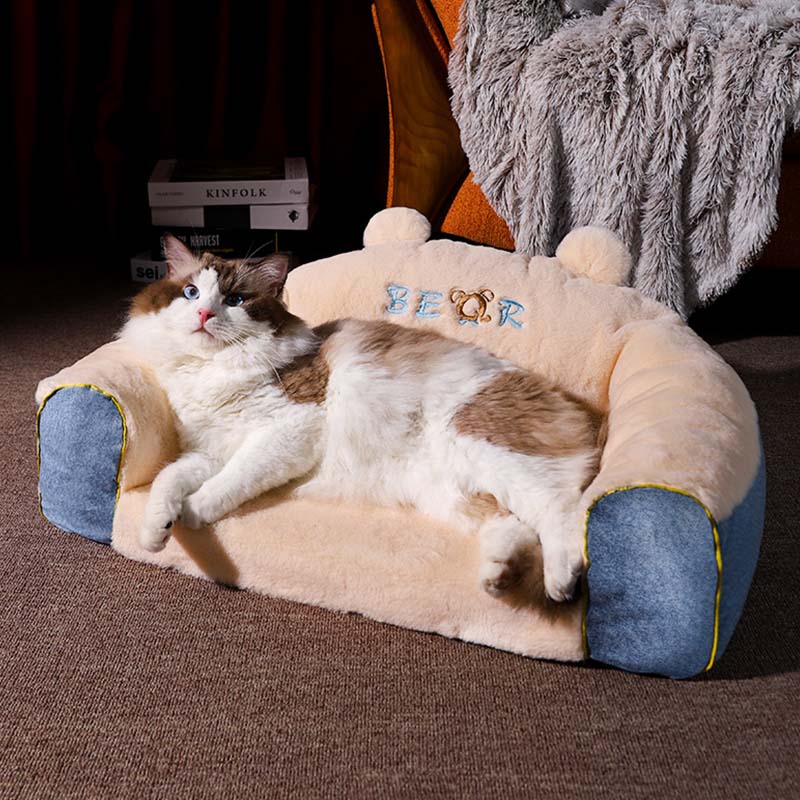 Lindo sofá cama para gatos con forma de oso