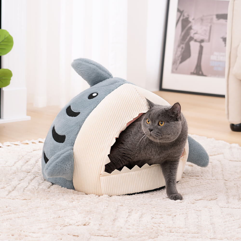 Casa para cachorros con cueva para gatos semicerrada en forma de tiburón
